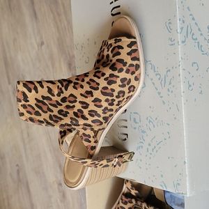 Leopard heel